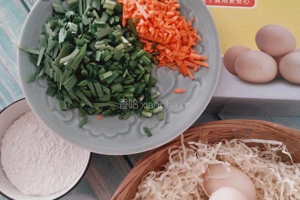 鸡蛋蔬菜饼的做法图解1