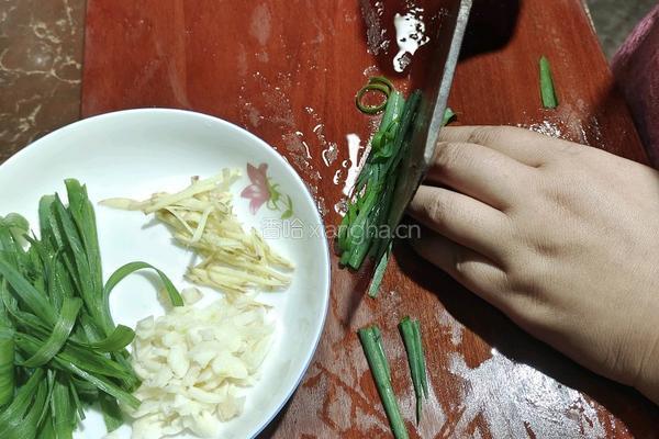 清蒸鲈鱼的做法图解3