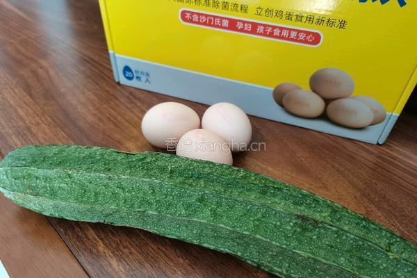 荷包蛋瑶柱丝瓜汤的做法图解1