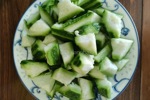 荷包蛋瑶柱丝瓜汤的做法图解3