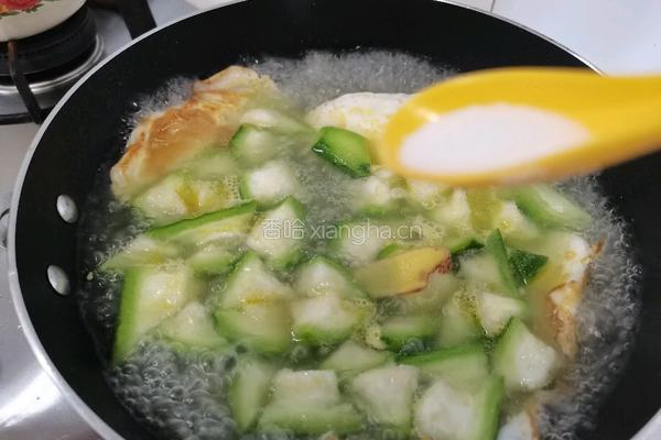 荷包蛋瑶柱丝瓜汤的做法图解8