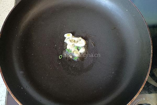 大虾菌菇汤的做法图解3