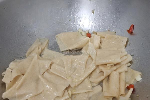韭菜炒豆皮的做法图解5