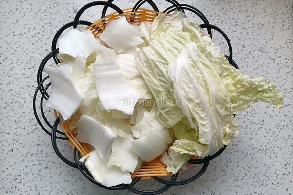 白菜炖粉条的做法图解3