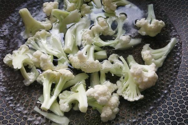 花菜木耳炒肉的做法图解4