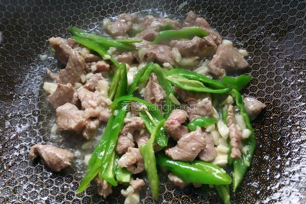 花菜木耳炒肉的做法图解9