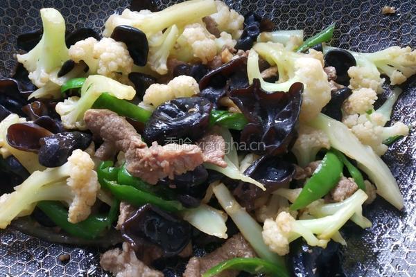 花菜木耳炒肉的做法图解13