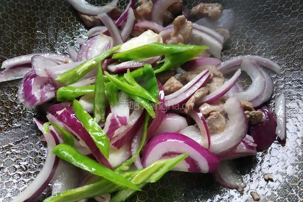 洋葱炒肉的做法图解5