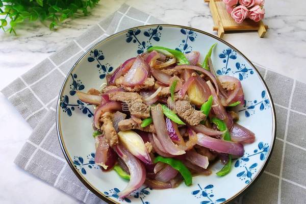 洋葱炒肉的做法图解11