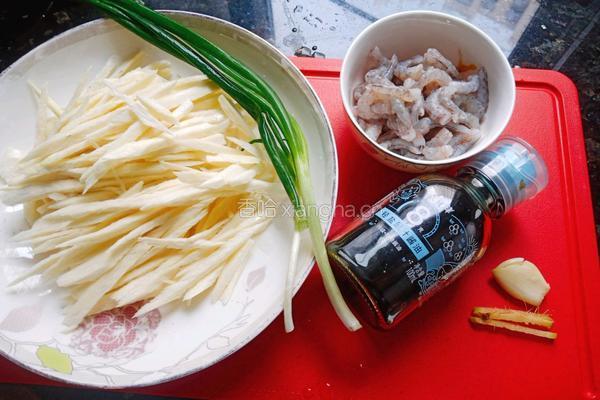 味美茭白炒虾仁的做法图解1