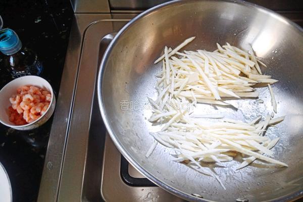 味美茭白炒虾仁的做法图解4