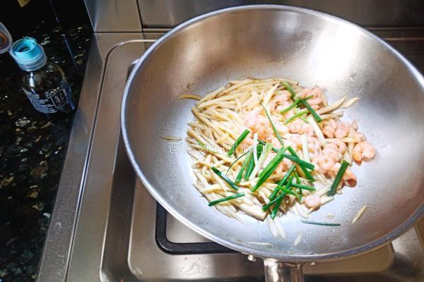 味美茭白炒虾仁的做法图解7