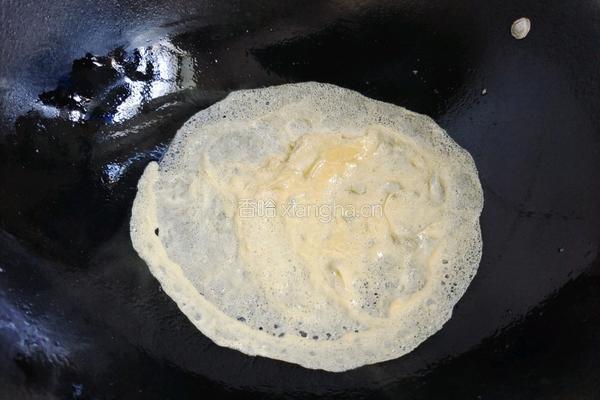 鸡蛋鱼滑卷的做法图解3