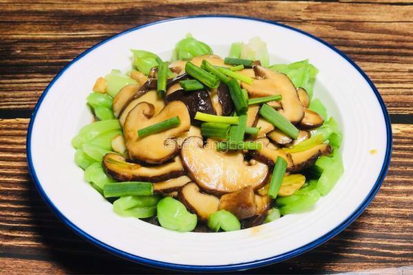 香菇炒小白菜的做法图解12