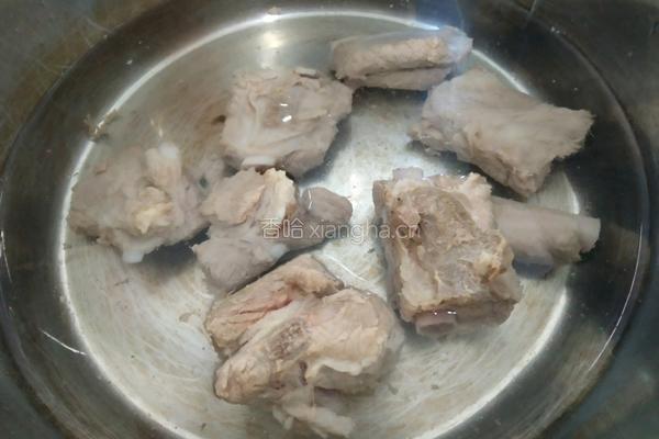 莲藕排骨汤的做法图解2