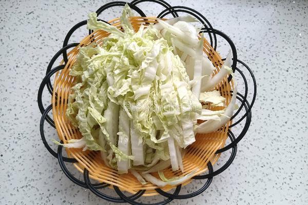白菜疙瘩汤的做法图解3