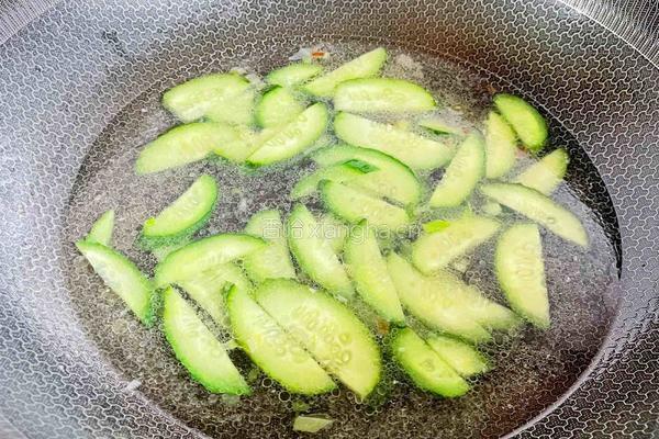 黄瓜鸡蛋汤的做法图解5