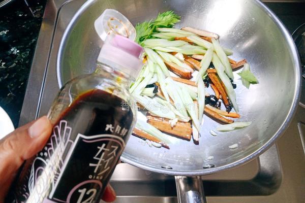 西芹炒香干的做法图解6