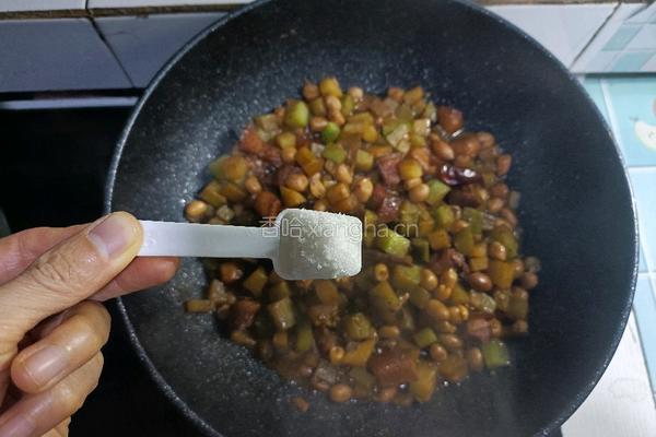 五花肉烀萝卜丁的做法图解13