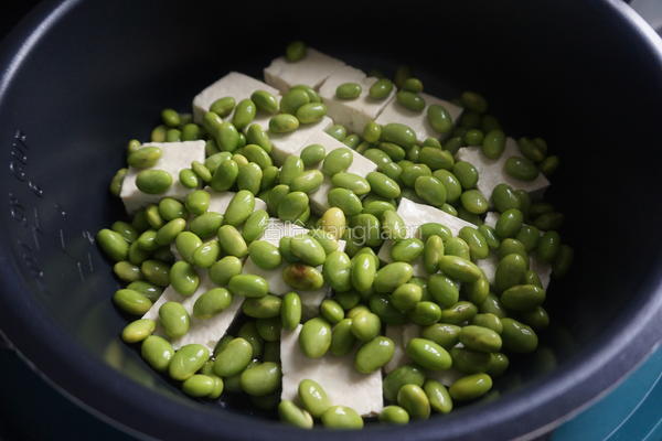 毛豆炖臭豆腐的做法图解3