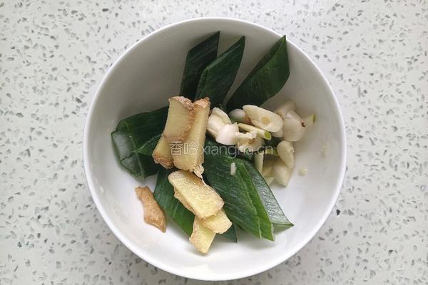 土豆炖鸡块的做法图解4