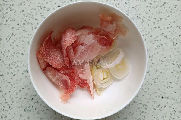 土豆茄子炖豆角的做法图解3