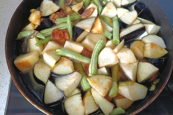 土豆茄子炖豆角的做法图解6