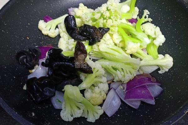 花菜炒香肠的做法图解9