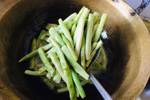 干煸四季豆的做法图解3