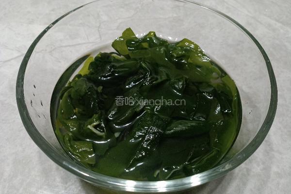 裙带菜豆腐汤的做法图解1