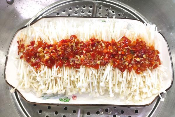 剁椒金针菇蒸粉丝的做法图解5