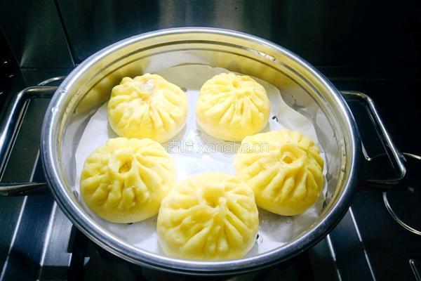 荠菜肉馅南瓜包子