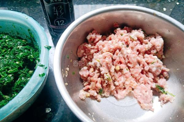 荠菜肉馅南瓜包子的做法图解1