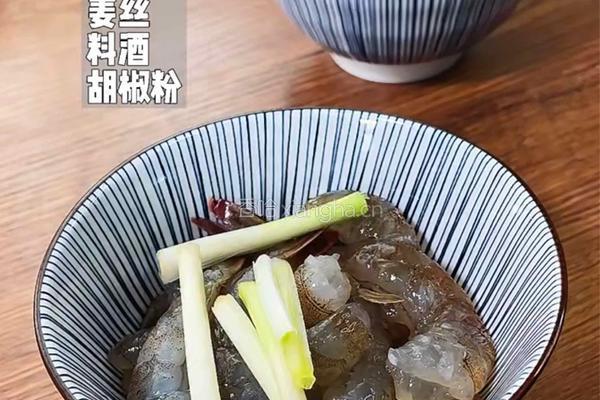 虾仁海鲜粥的做法图解1