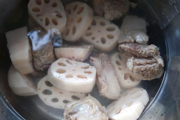 莲藕排骨汤的做法图解5