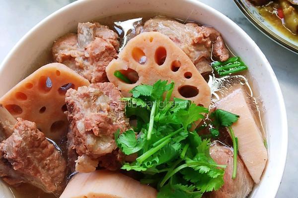 莲藕排骨汤的做法图解6