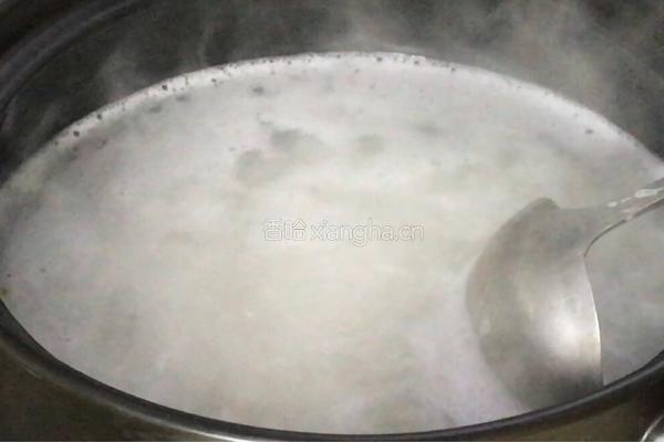 莴笋叶虾皮汤饭的做法图解4