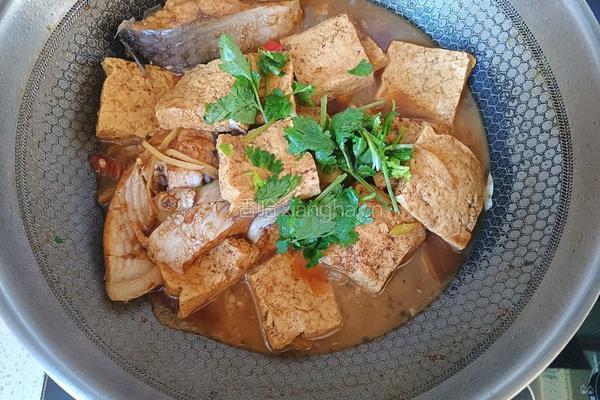家常豆腐炖鱼的做法图解11