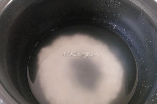 皮蛋瘦肉粥的做法图解3