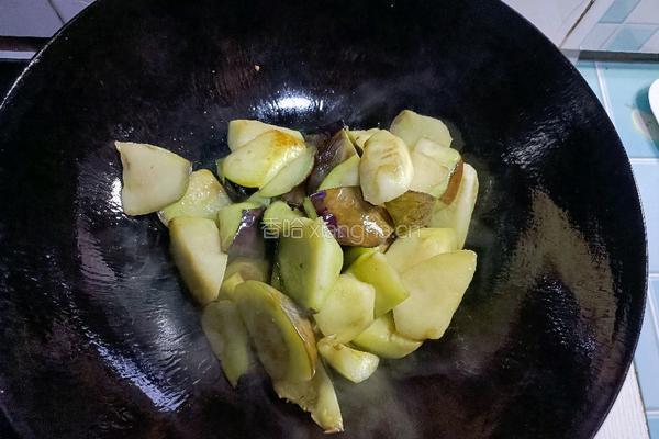 土豆炖茄子的做法图解7