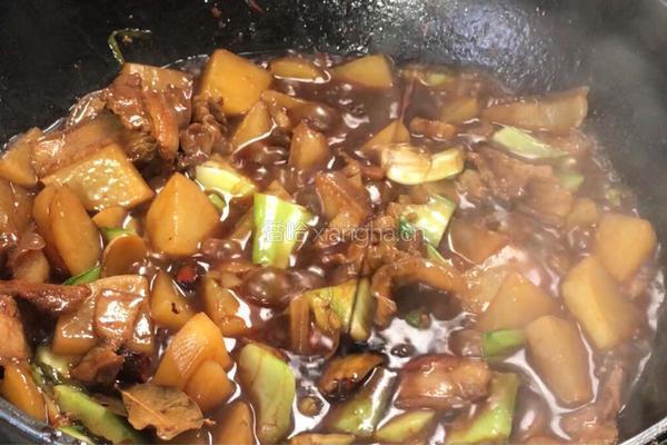 菜梗萝卜炖土豆的做法图解13