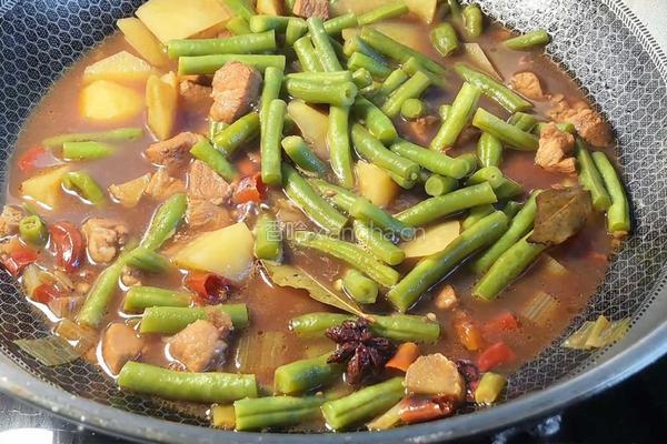 红烧肉炖豆角土豆的做法图解6