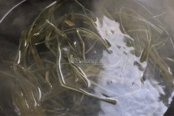 海带肉丝汤面的做法图解4