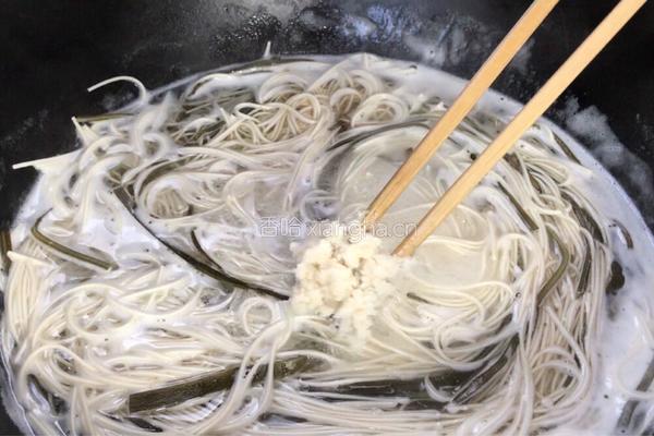海带肉丝汤面的做法图解6