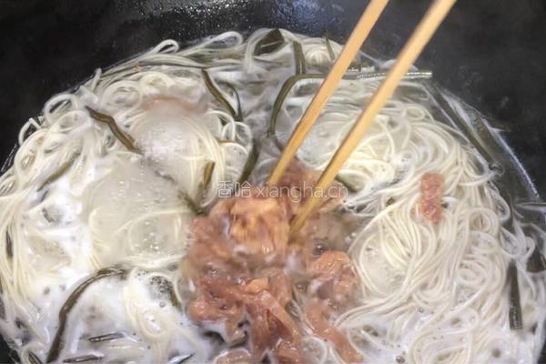 海带肉丝汤面的做法图解7