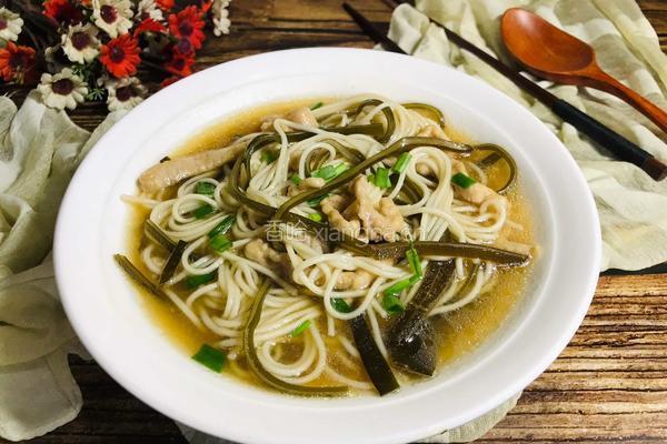 海带肉丝汤面的做法图解10