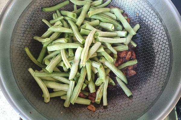 土豆炖豆角焖面的做法图解8
