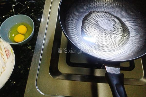 杏鲍菇鸡蛋炒辣椒的做法图解2