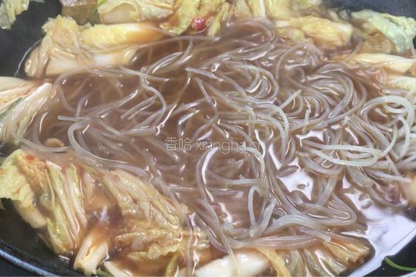白菜炖粉条的做法图解12