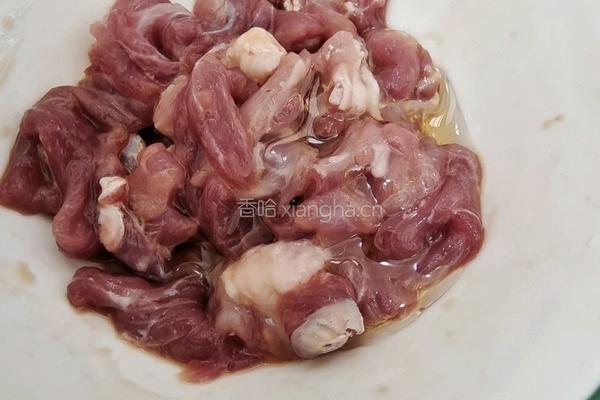 茭白炒肉的做法图解2